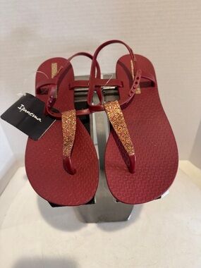 Ipanema Burgundy Shimmer Women's Sandals size 7 NEW